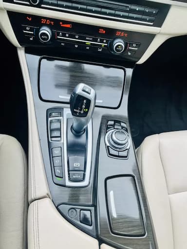 BMW 5-Series 2013 - Thumbnail 30