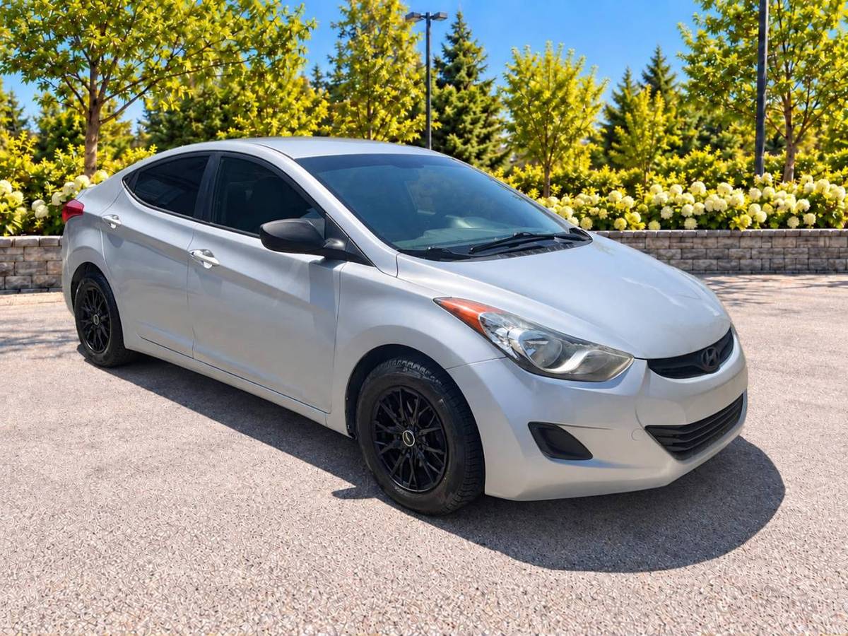 2013 Hyundai Elantra Manuel · Cruise Control · Mags