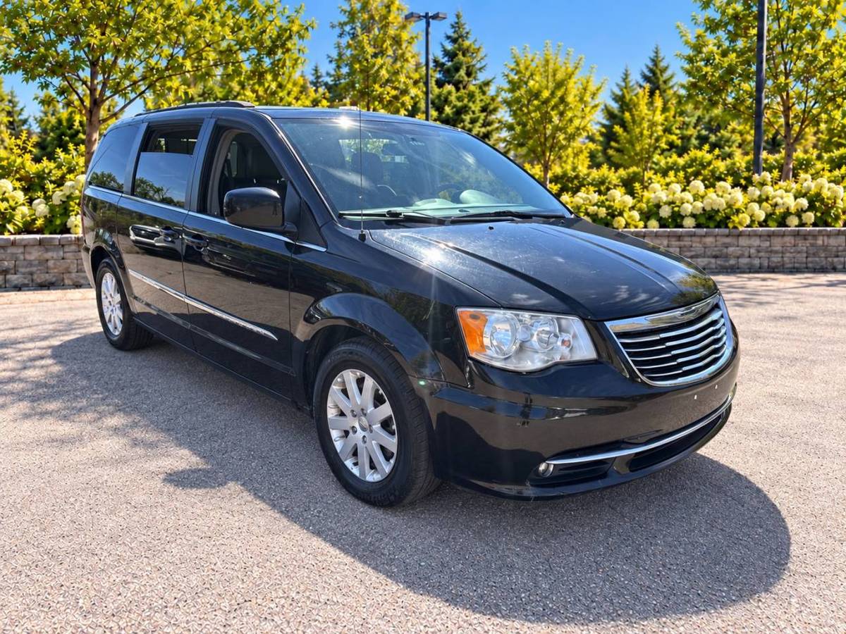 2014 Chrysler Town & Country Cuir · DVD · Camera