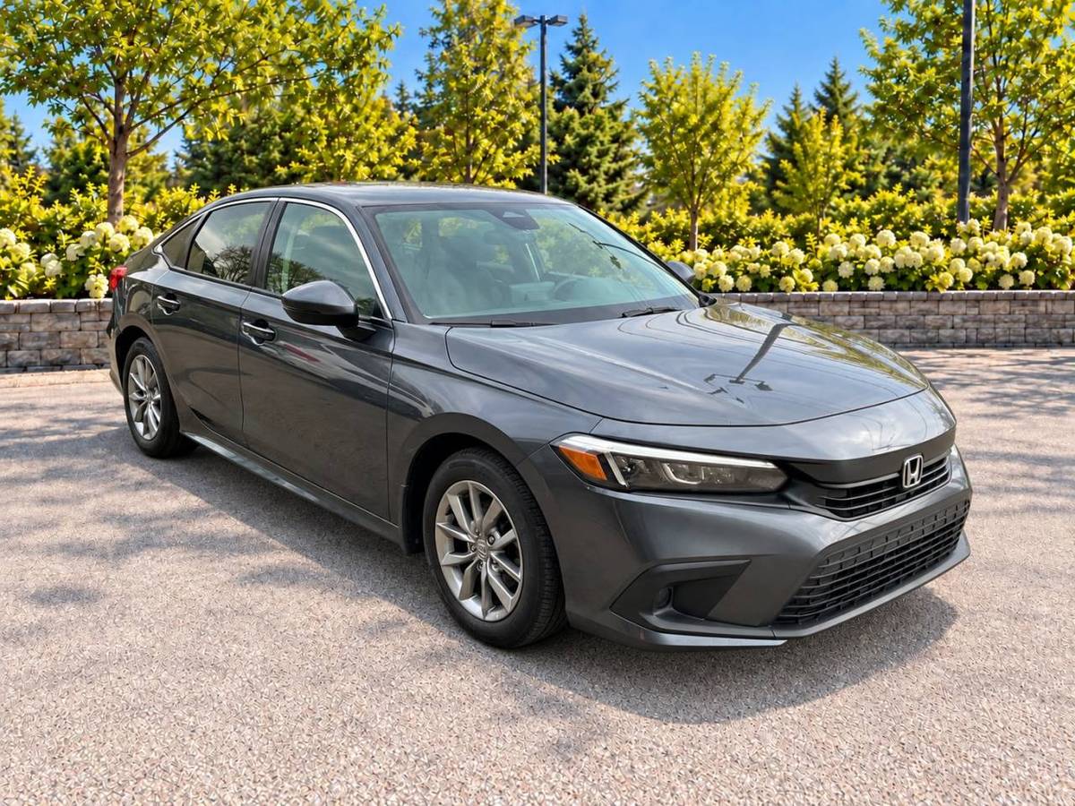 2022 Honda Civic Camera · Apple Car Play · Mags