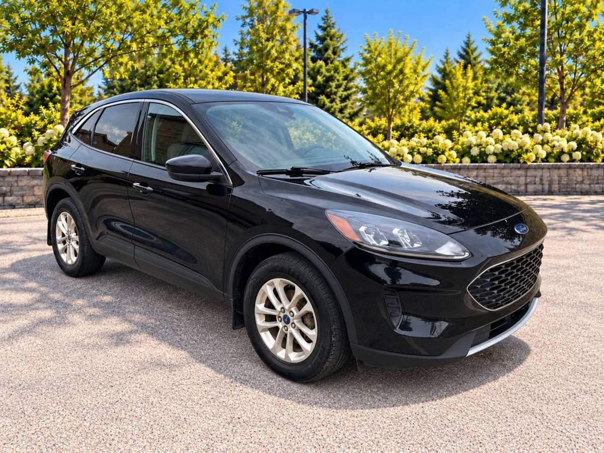 2021 Ford Escape AWD · Camera · Mags