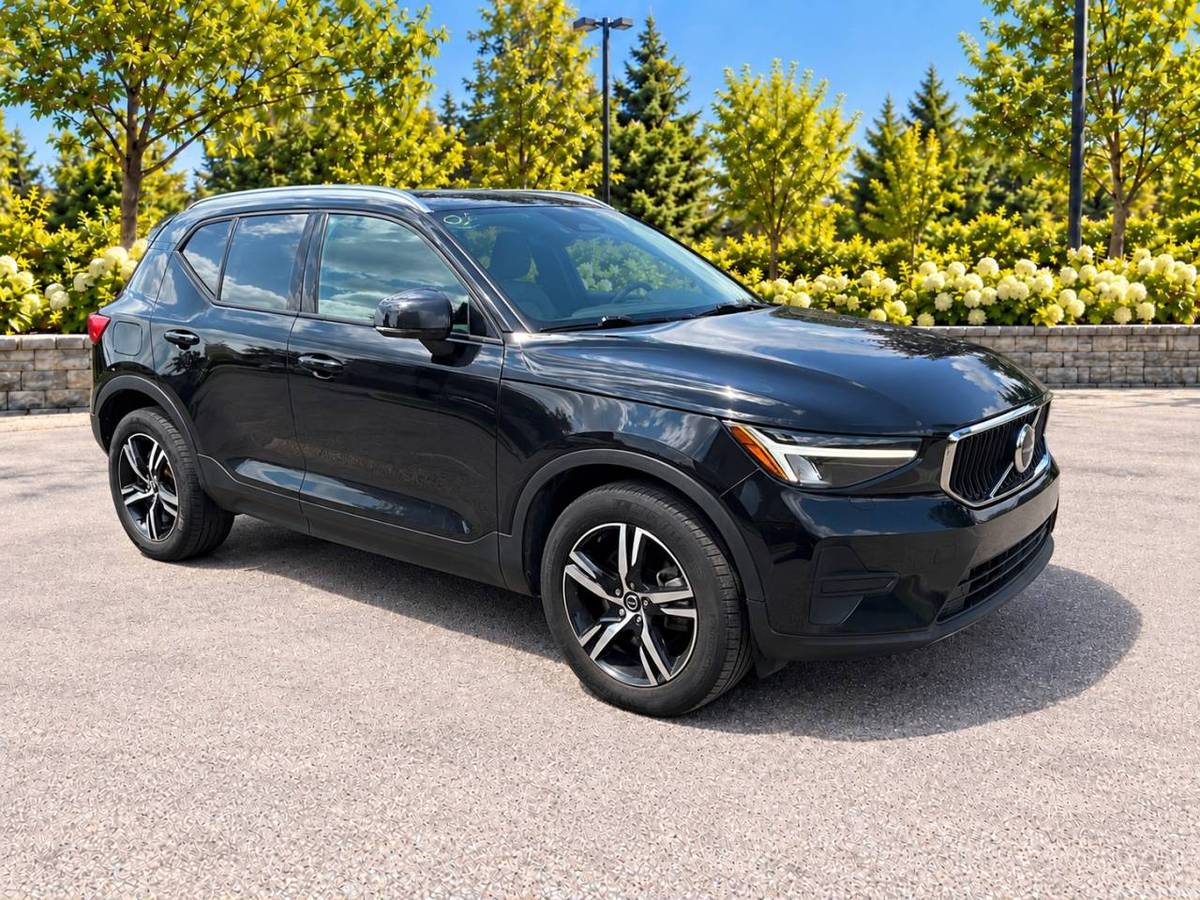 2023 Volvo XC40 AWD · Apple Car Play · Camera