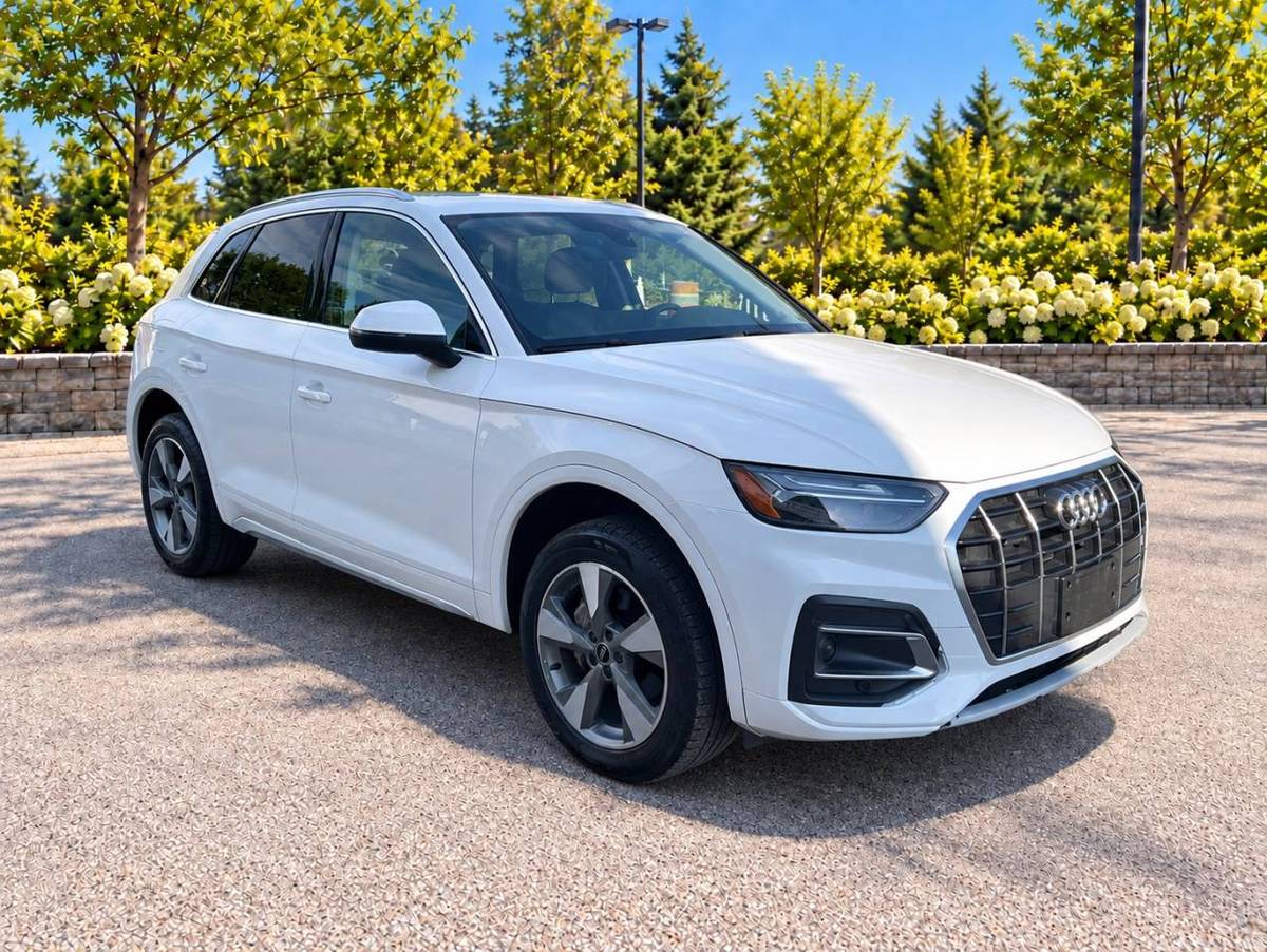 2024 Audi Q5 AWD · Camera · Apple Car Play