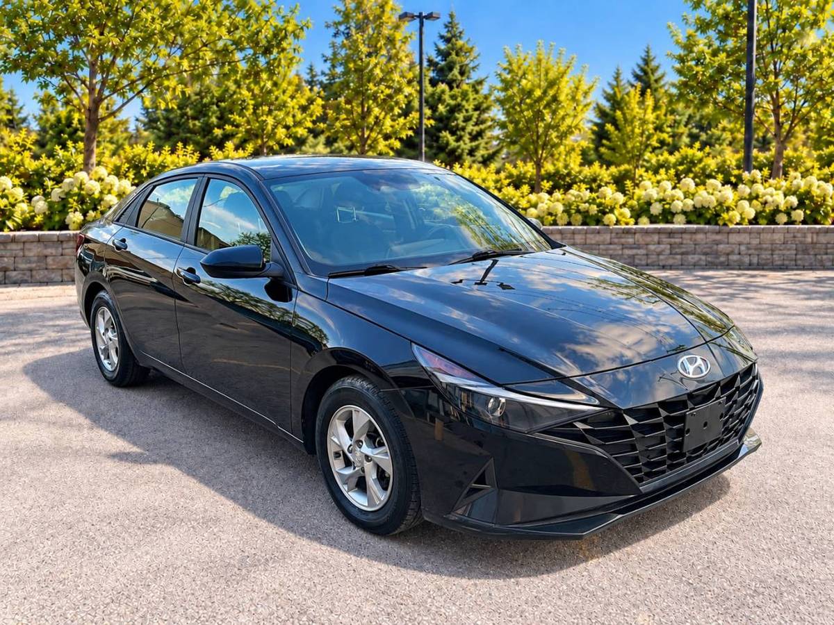 2023 Hyundai Elantra Camera · Apple Car Play · Lane Assist