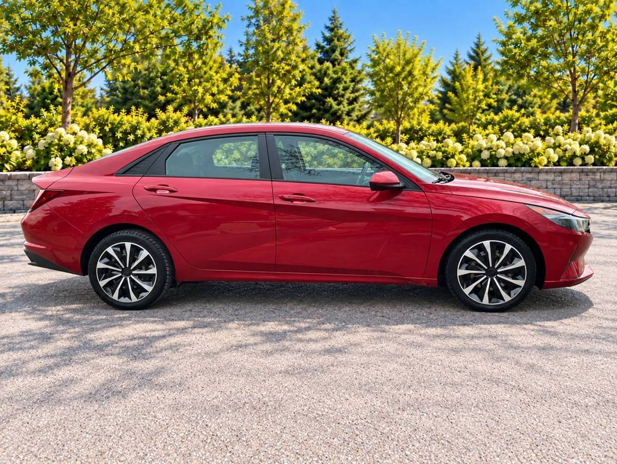 2021 Hyundai Elantra Camera · Air · Mags