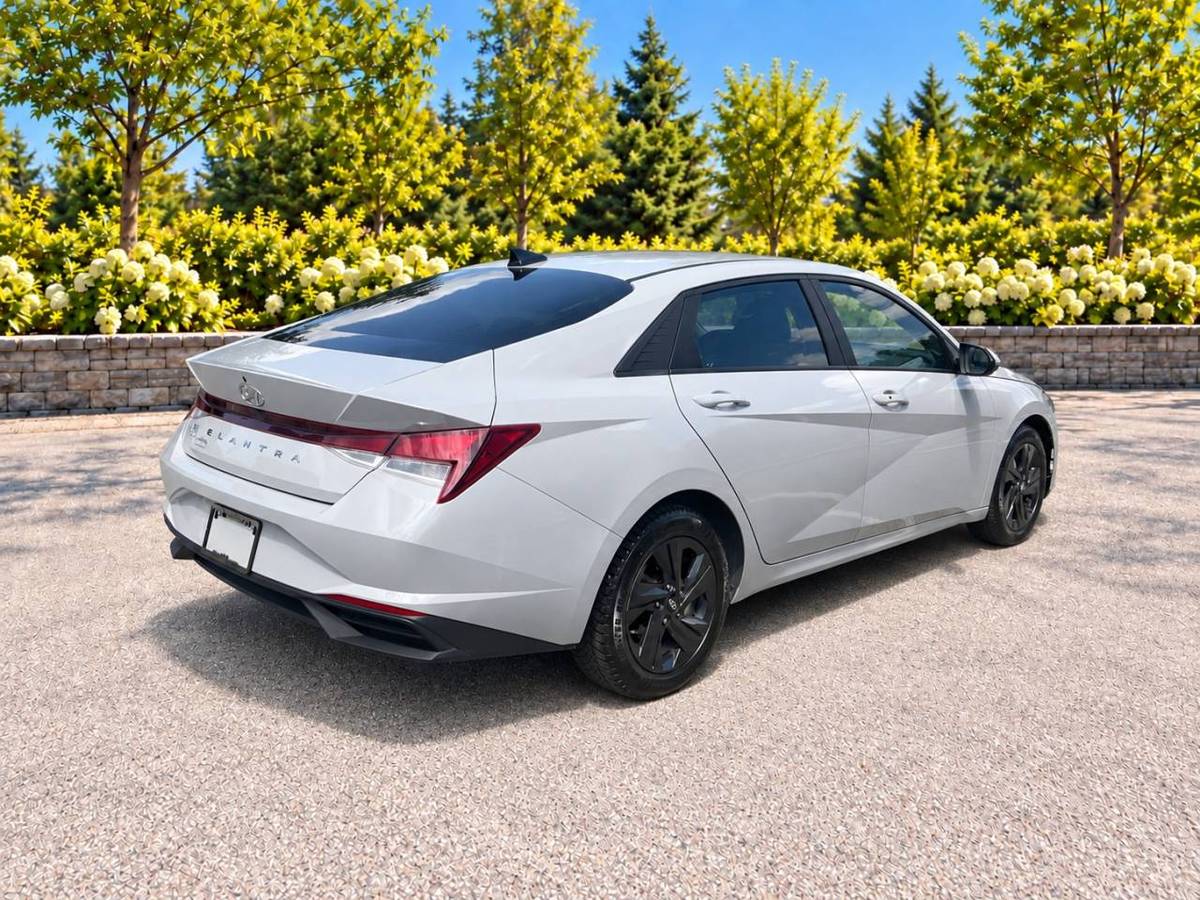 2021 Hyundai Elantra Camera · Lane Assist · Mags