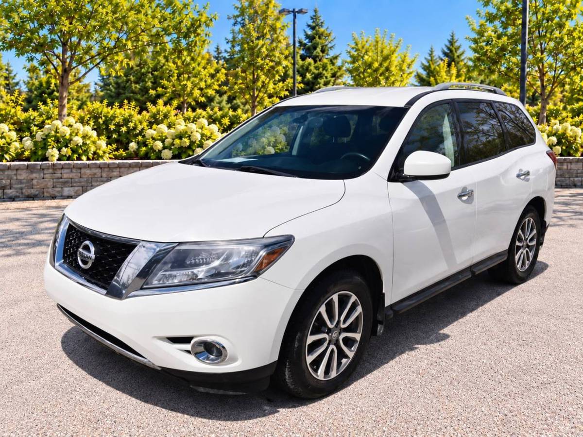 2015 Nissan Pathfinder AWD · 7 Passagers · Camera