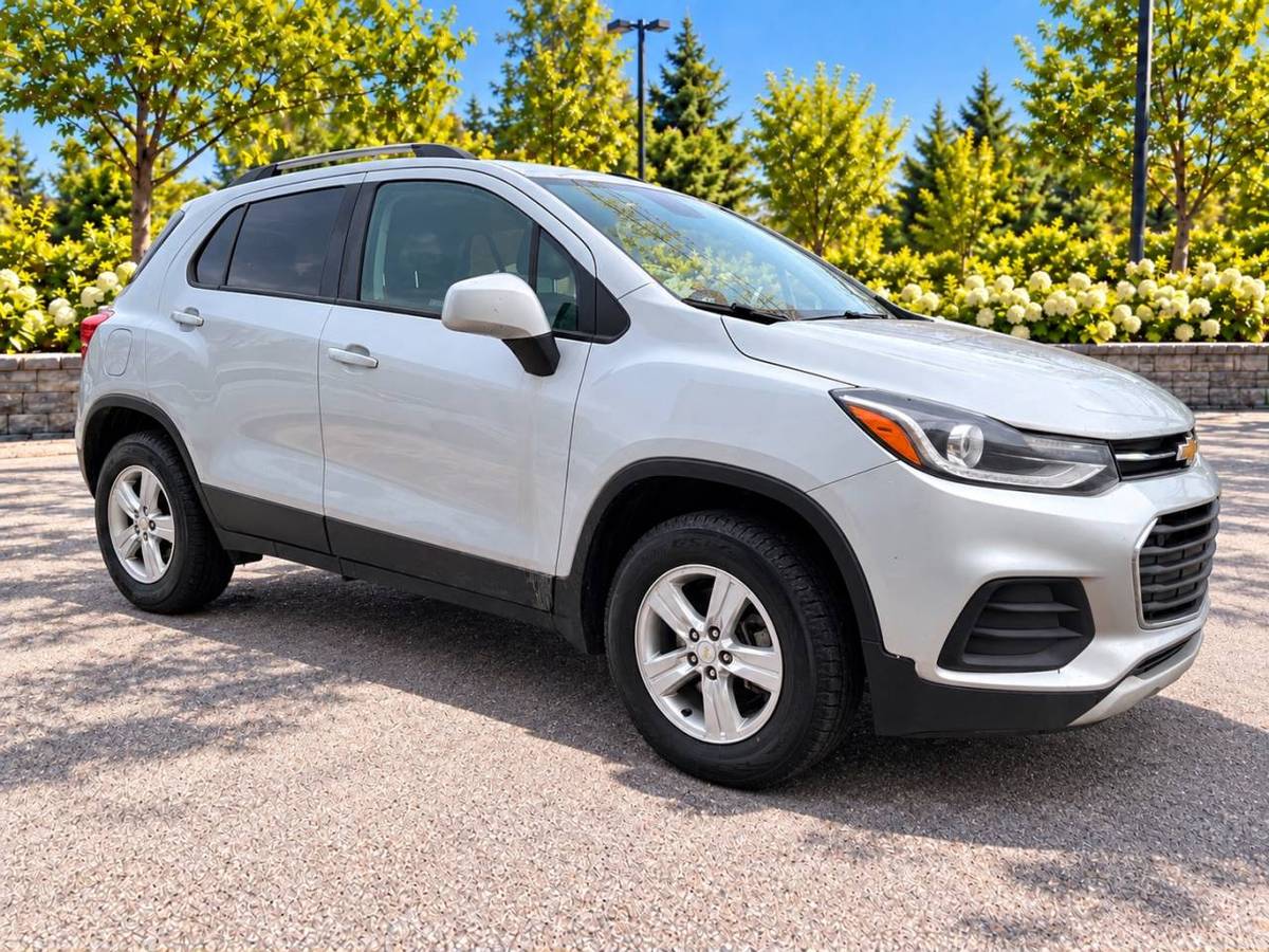 2022 Chevrolet Trax AWD · Camera · Mags