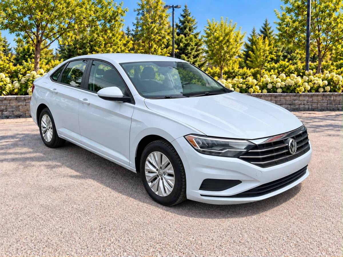 2019 Volkswagen Jetta Auto · Camera · Mags