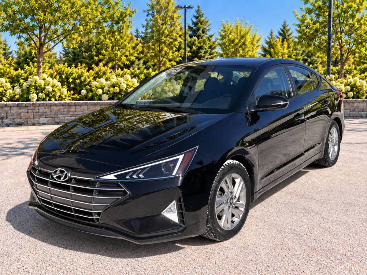 2019 Hyundai Elantra Auto · Camera · Mags